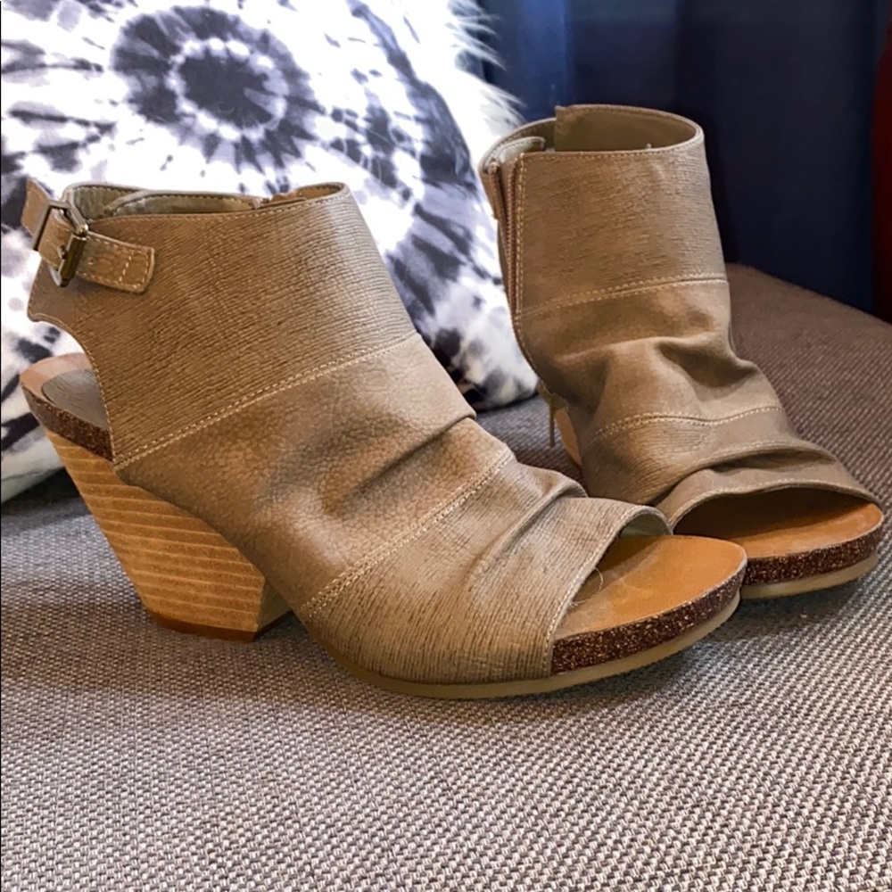 taupe heels